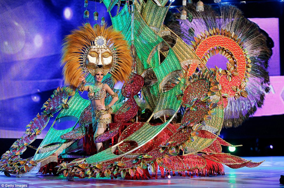 Chiêm ngưỡng những bộ trang phục Carnival đặc sắc nhất thế giới