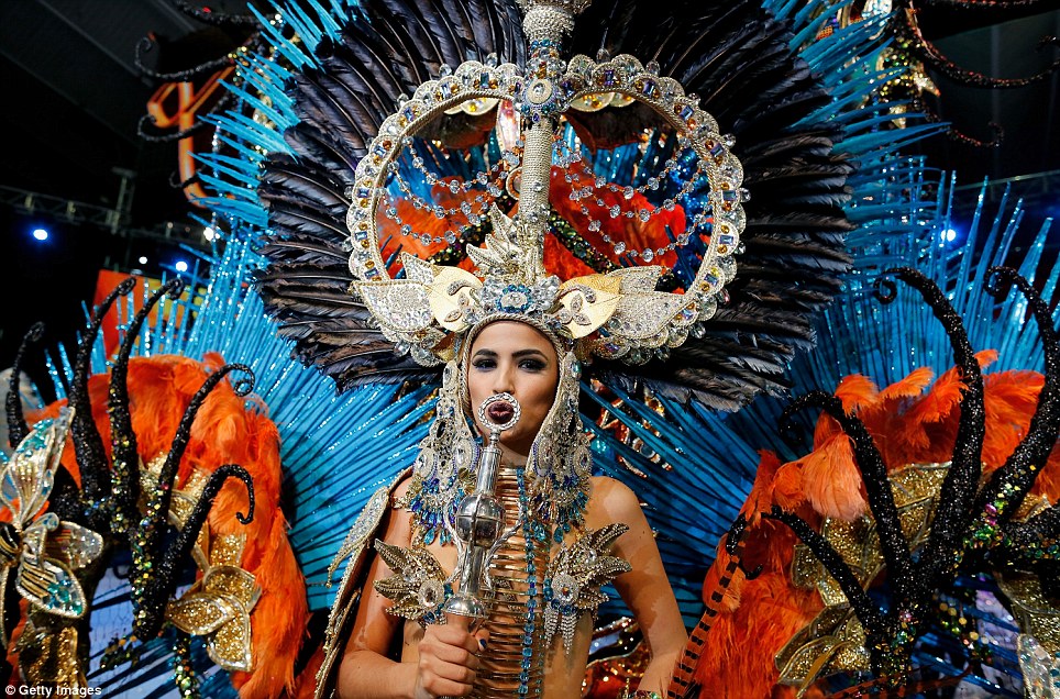 Chiêm ngưỡng những bộ trang phục Carnival đặc sắc nhất thế giới