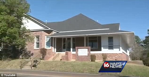 Kinh ngạc cụ ông hồi sinh trong nhà tang lễ