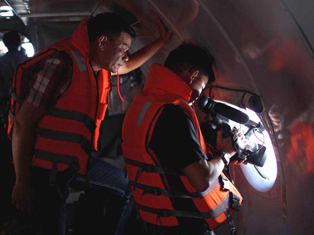 Hình ảnh các nước tìm kiếm máy bay Malaysia mất tích