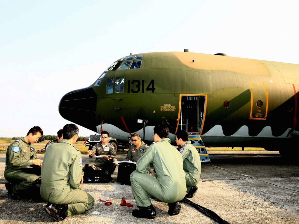 Hình ảnh các nước tìm kiếm máy bay Malaysia mất tích