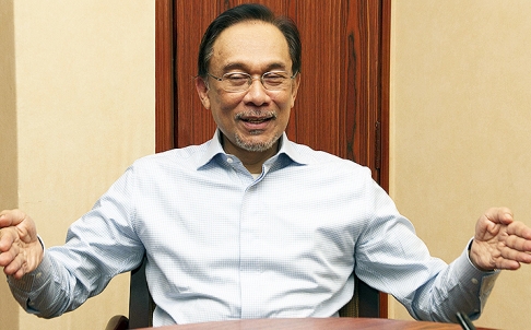 Lãnh đạo đối lập Malaysia bác tin quen biết cơ trưởng MH370