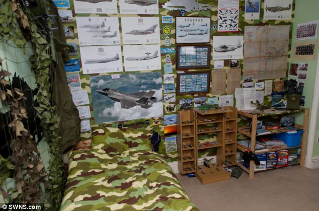 Chiêm ngưỡng bảo tàng quân sự của bé trai 7 tuổi