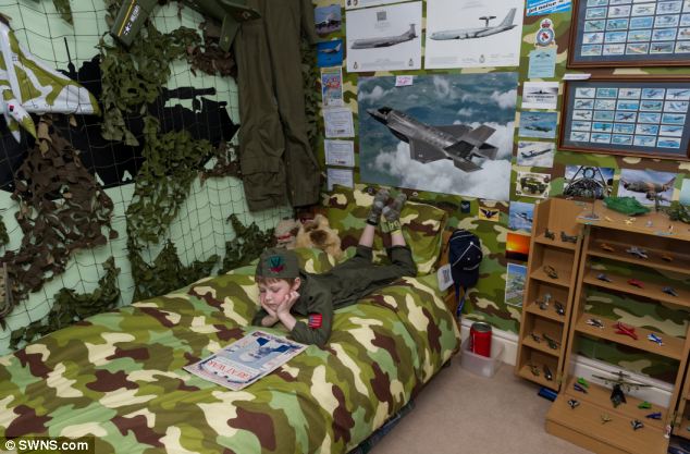 Chiêm ngưỡng bảo tàng quân sự của bé trai 7 tuổi