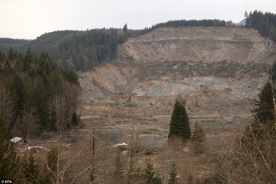 Hiện trường vụ lở đất kinh hoàng ở Mỹ, 24 người chết