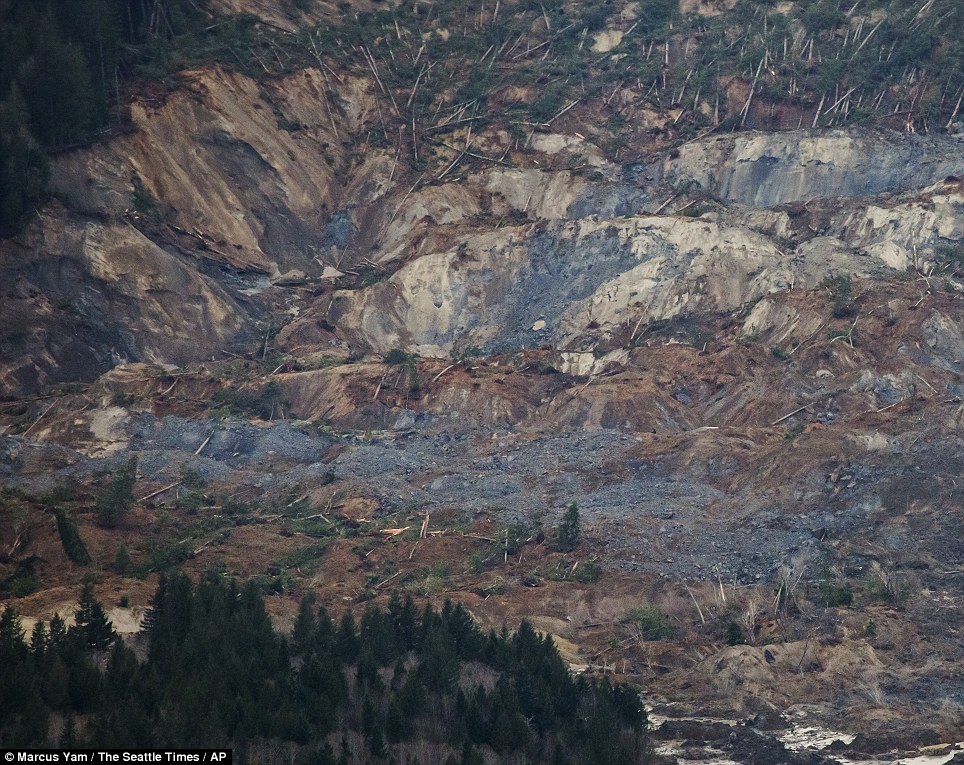 Hiện trường vụ lở đất kinh hoàng ở Mỹ, 24 người chết
