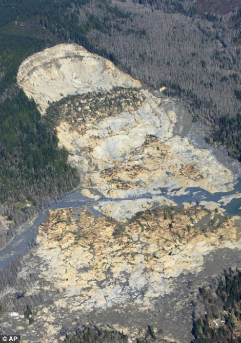 Hiện trường vụ lở đất kinh hoàng ở Mỹ, 24 người chết