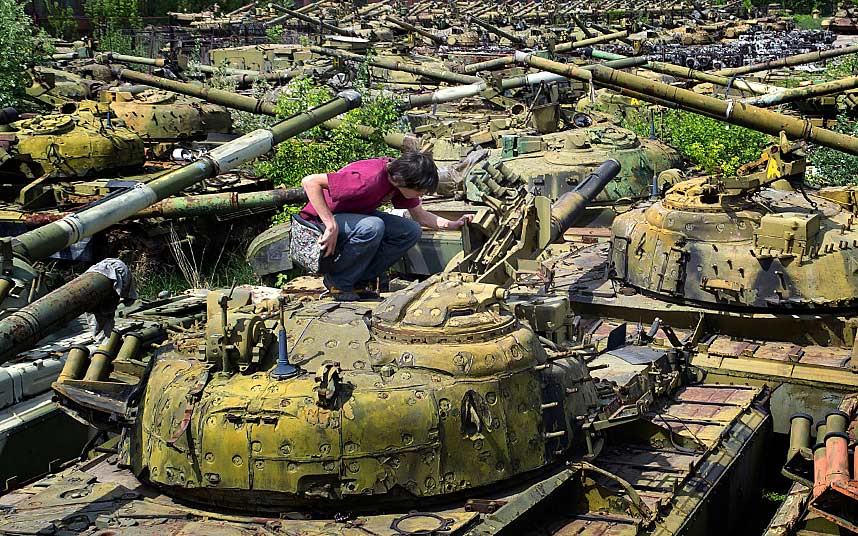 Đột nhập “nghĩa địa” xe tăng khủng ở Ukraine