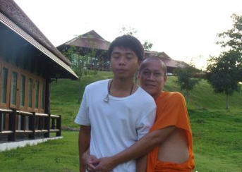 Hàng loạt nhà sư Thái Lan lộ ảnh “nóng”