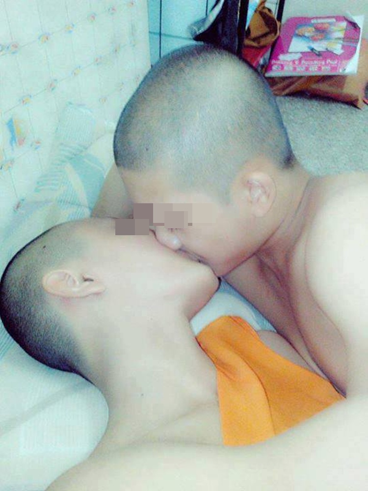 Hàng loạt nhà sư Thái Lan lộ ảnh “nóng”