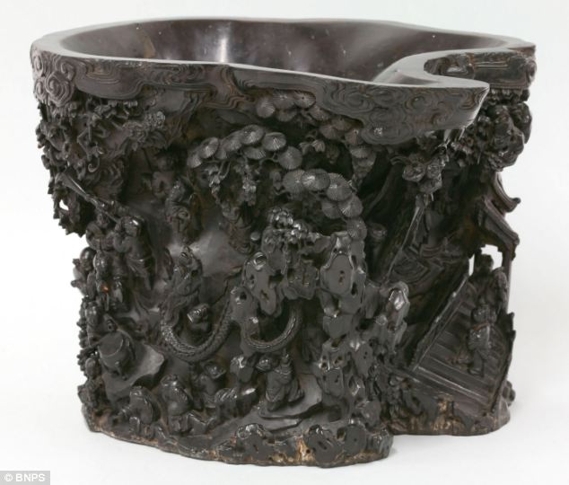 Khúc gỗ giữ cửa hóa cổ vật giá gần 9 tỷ đồng