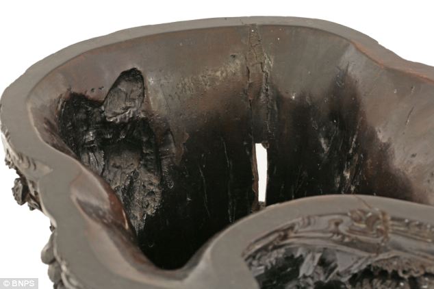 Khúc gỗ giữ cửa hóa cổ vật giá gần 9 tỷ đồng