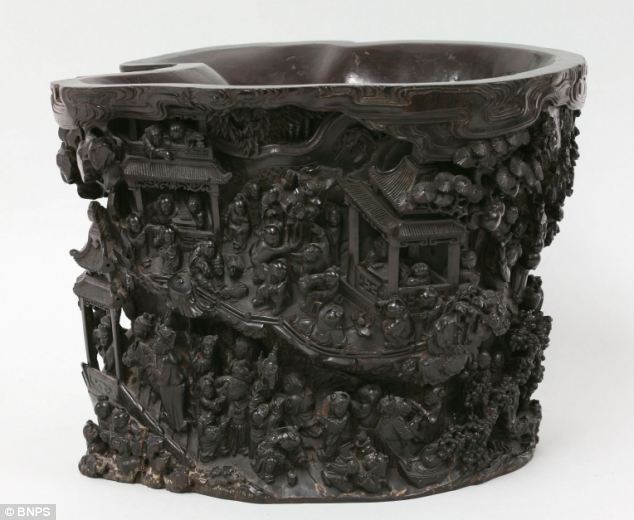 Khúc gỗ giữ cửa hóa cổ vật giá gần 9 tỷ đồng