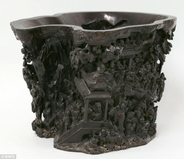 Khúc gỗ giữ cửa hóa cổ vật giá gần 9 tỷ đồng