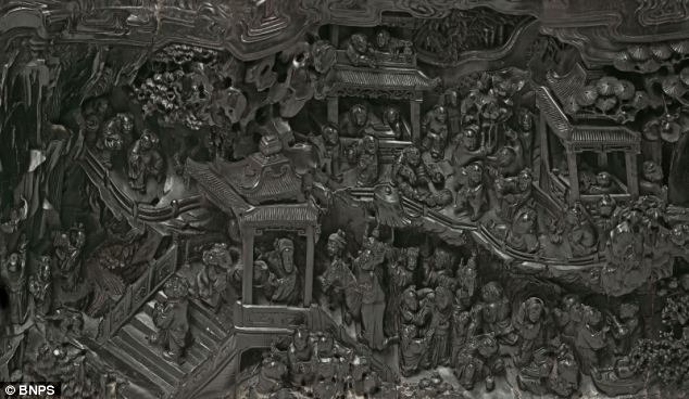 Khúc gỗ giữ cửa hóa cổ vật giá gần 9 tỷ đồng