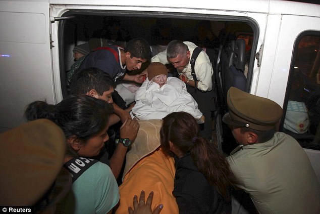 Cận cảnh sóng thần ở Chile, hàng trăm nữ tù nhân trốn thoát