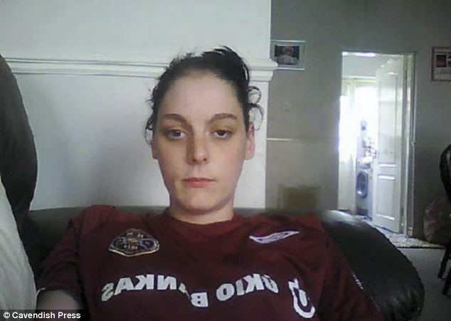 Gọi 800 cuộc điện thoại “khủng bố” vợ chồng tình cũ