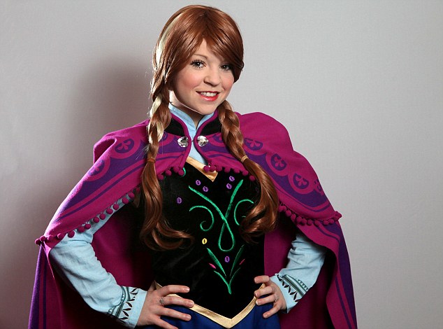 Thiếu nữ xinh đẹp “hóa” thành các nhân vật hoạt hình nổi tiếng