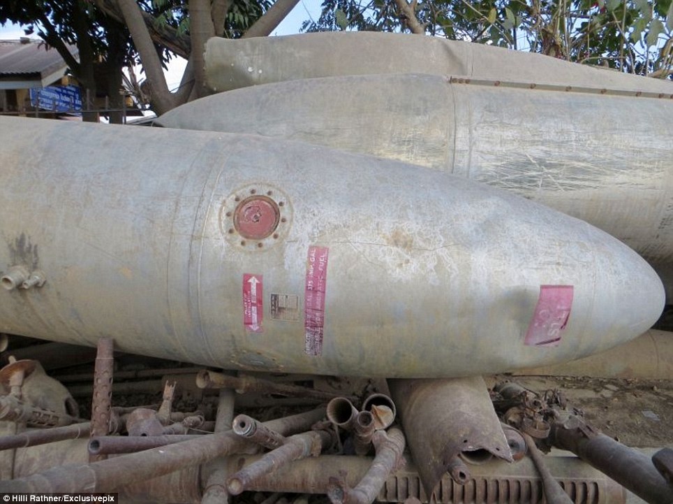 Thùng nhiên liệu của Mỹ “hóa” ghe thuyền ở Việt Nam