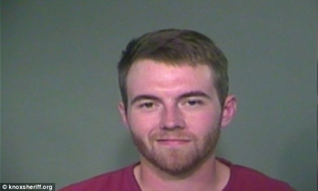 Cảnh sát Mỹ bị sa thải vì bóp cổ sinh viên đến bất tỉnh