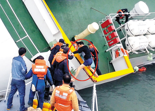 Tiết lộ đoạn video hiện trường giải cứu phà chìm Sewol Tiết lộ đoạn video hiện trường giải cứu phà chìm Sewol