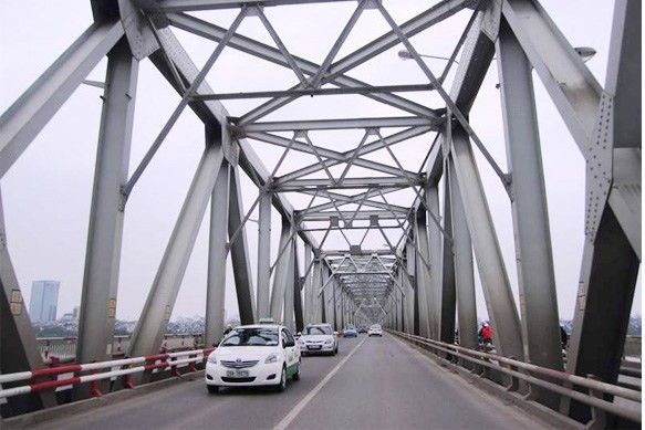 Bắt đầu cấm taxi qua cầu Chương Dương từ 7/4