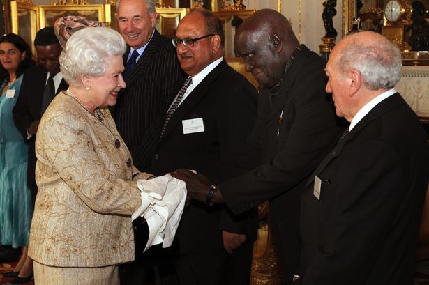 8 kiểu chào kỳ quặc trên thế giới