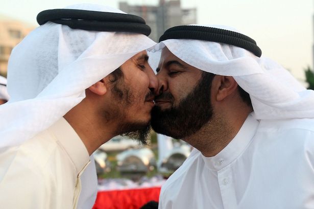 8 kiểu chào kỳ quặc trên thế giới