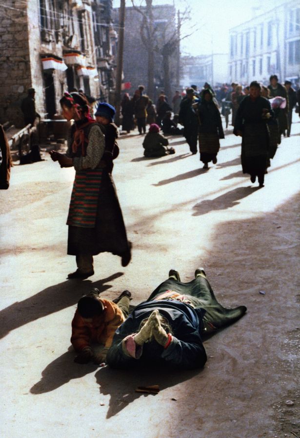 8 kiểu chào kỳ quặc trên thế giới