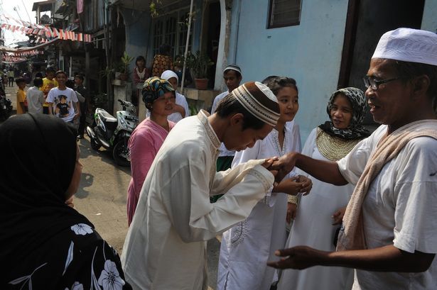 8 kiểu chào kỳ quặc trên thế giới