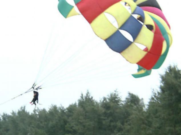 Bố mẹ để con 11 tháng tuổi…nhảy dù