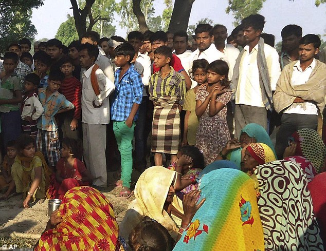 Ấn Độ: Hai thiếu nữ bị cưỡng hiếp, treo cổ lên cây