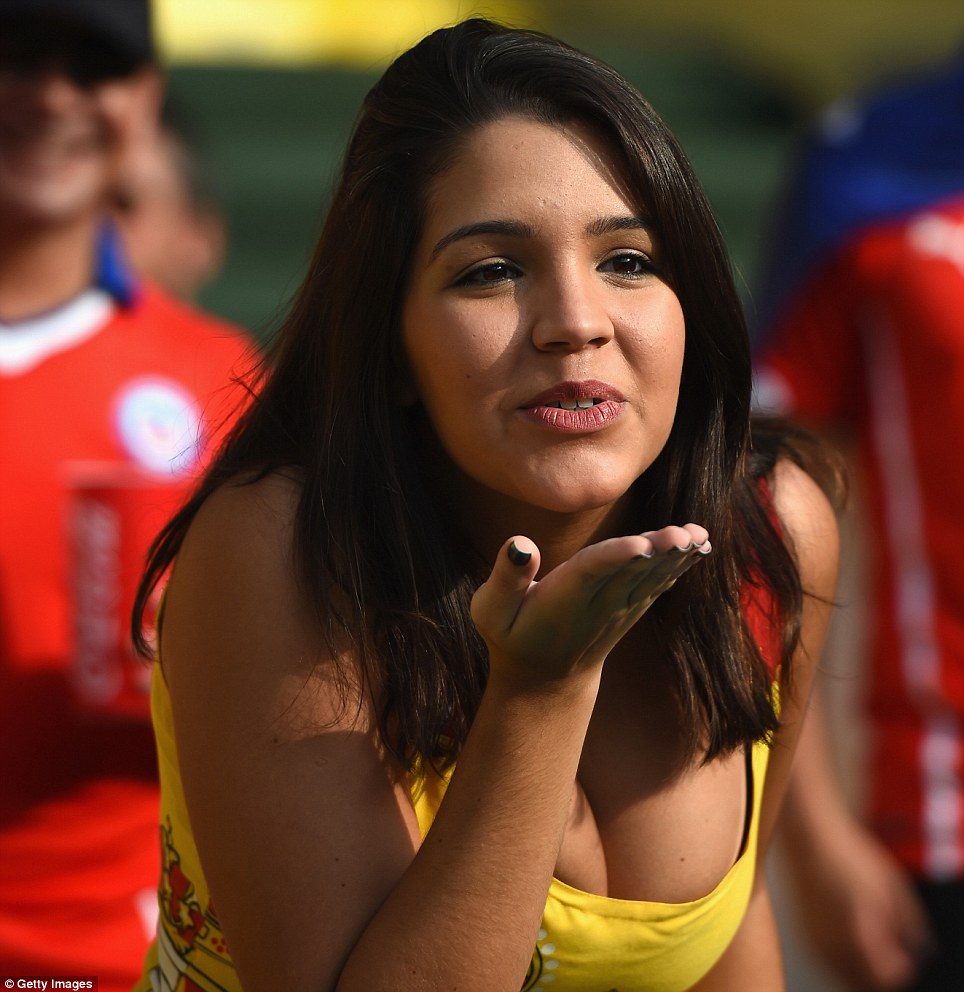 Những “bóng hồng” quyến rũ cuồng nhiệt World Cup 2014