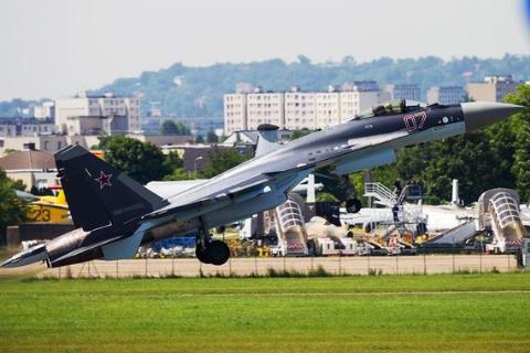 Trung Quốc mua Su-35: Mũi tên trúng nhiều đích