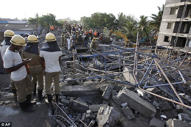 Hiện trường vụ sập nhà 11 tầng ở Ấn Độ, 11 người chết Hiện trường vụ sập nhà 11 tầng ở Ấn Độ, 11 người chết