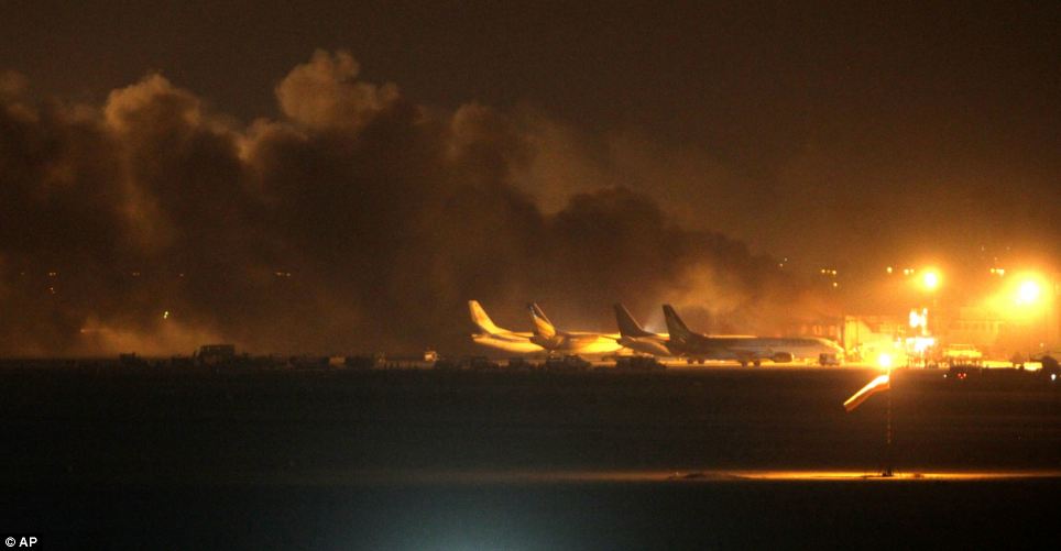 Hiện trường vụ tấn công đẫm máu tại sân bay lớn nhất Pakistan Hiện trường vụ tấn công đẫm máu tại sân bay lớn nhất Pakistan