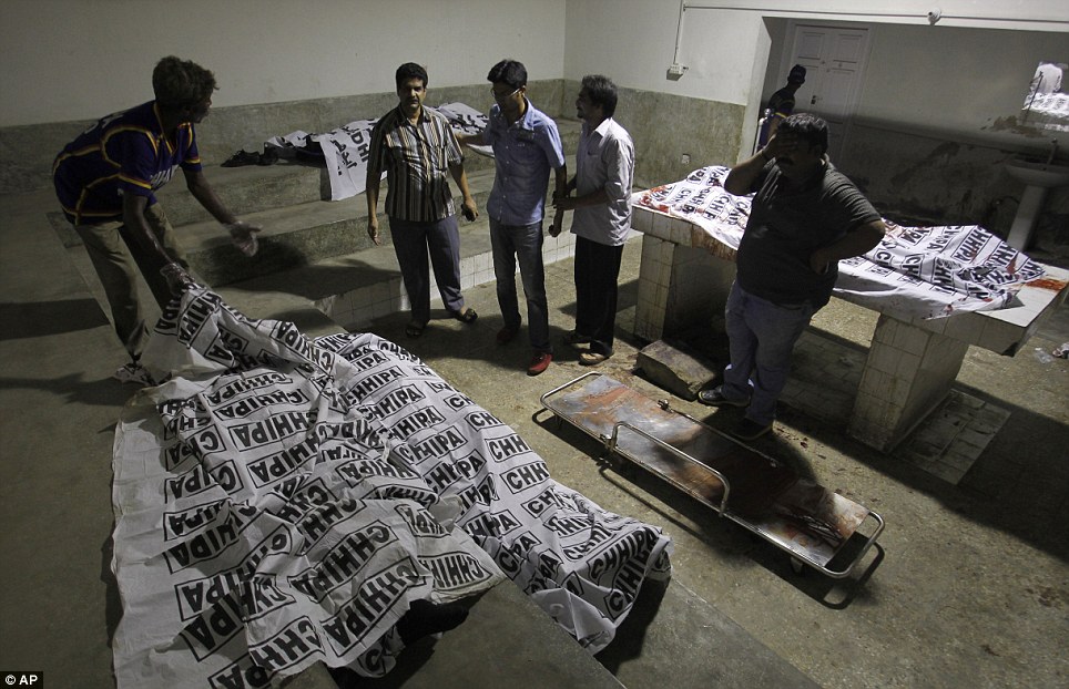 Hiện trường vụ tấn công đẫm máu tại sân bay lớn nhất Pakistan Hiện trường vụ tấn công đẫm máu tại sân bay lớn nhất Pakistan