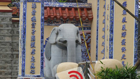 Đại gia chơi ngông, chi triệu đô mua quan tài, xây mộ... chờ chết