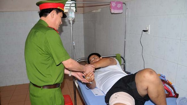 Thiếu úy công an kể phút đấu súng với 25 tội phạm ma túy