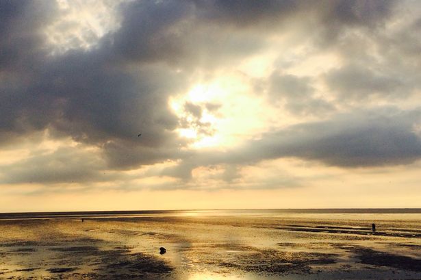 Kinh ngạc đám mây hình Chúa xuất hiện trên bầu trời Anh