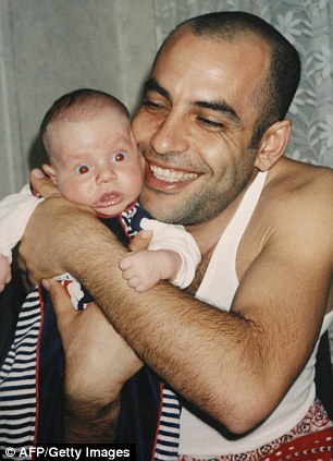 Hình ảnh hiện trường và nạn nhân vụ rơi máy bay Algeria