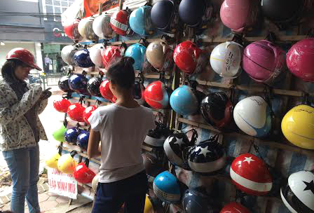 Độc chiêu nâng cấp mũ bảo hiểm rởm qua mắt công an Độc chiêu nâng cấp mũ bảo hiểm rởm qua mắt công an