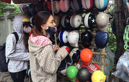 Độc chiêu nâng cấp mũ bảo hiểm rởm qua mắt công an Độc chiêu nâng cấp mũ bảo hiểm rởm qua mắt công an