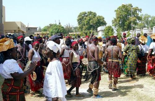 Phải ngủ với 20 người đàn ông… mới được cưới