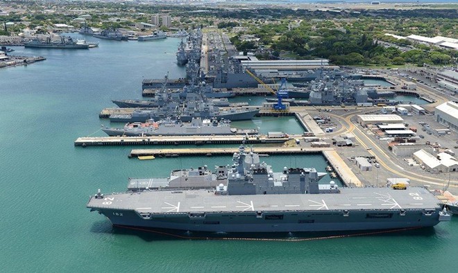 Quang cảnh tàu chiến chờ cuộc tập trận lớn nhất thế giới