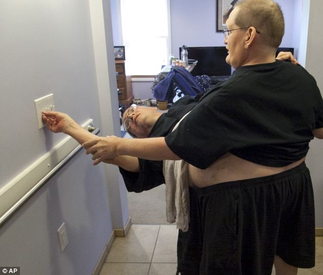 Cuộc sống của cặp sinh đôi dính liền già nhất thế giới