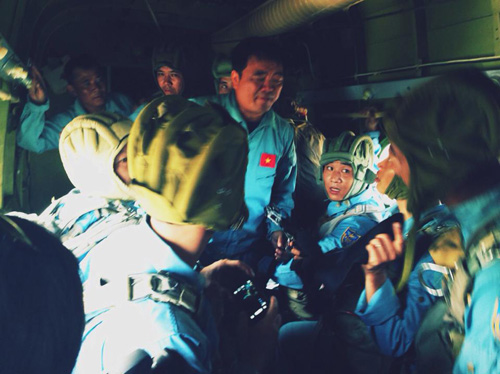 Vụ máy bay quân sự rơi: Thương vợ con nó còn nhỏ quá!