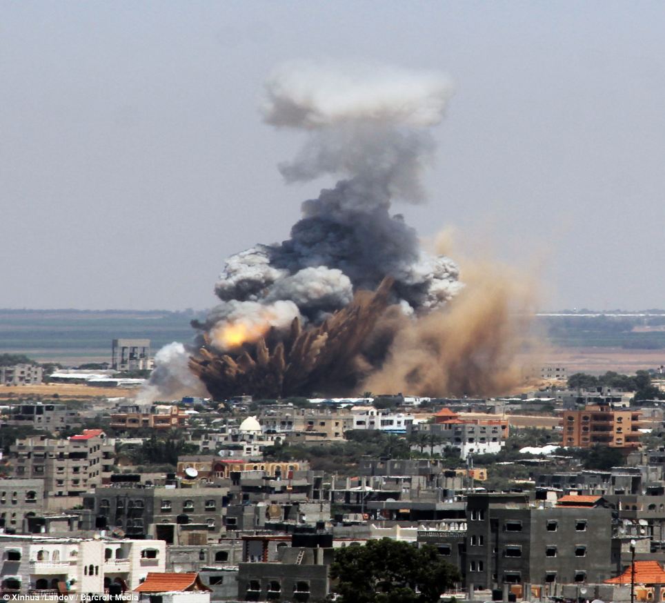 Quân đội Israel không kích Dải Gaza
