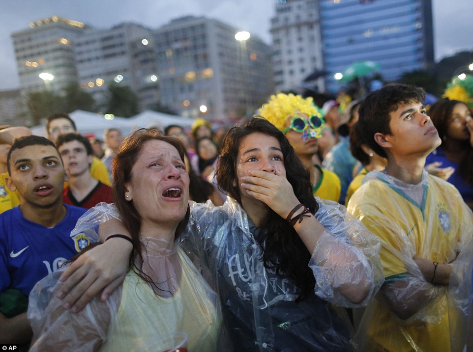 World Cup 2014: Hình ảnh đối lập sau trận bán kết Đức - Brazil