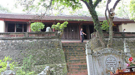 Tục xin con ở ngôi đền thờ 